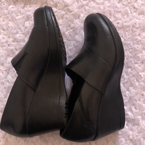 Dansko Black Leather Nursing Clogs Size 37 - Picture 3 of 4